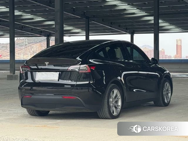 Tesla Model Y 2023 Черный из Китая