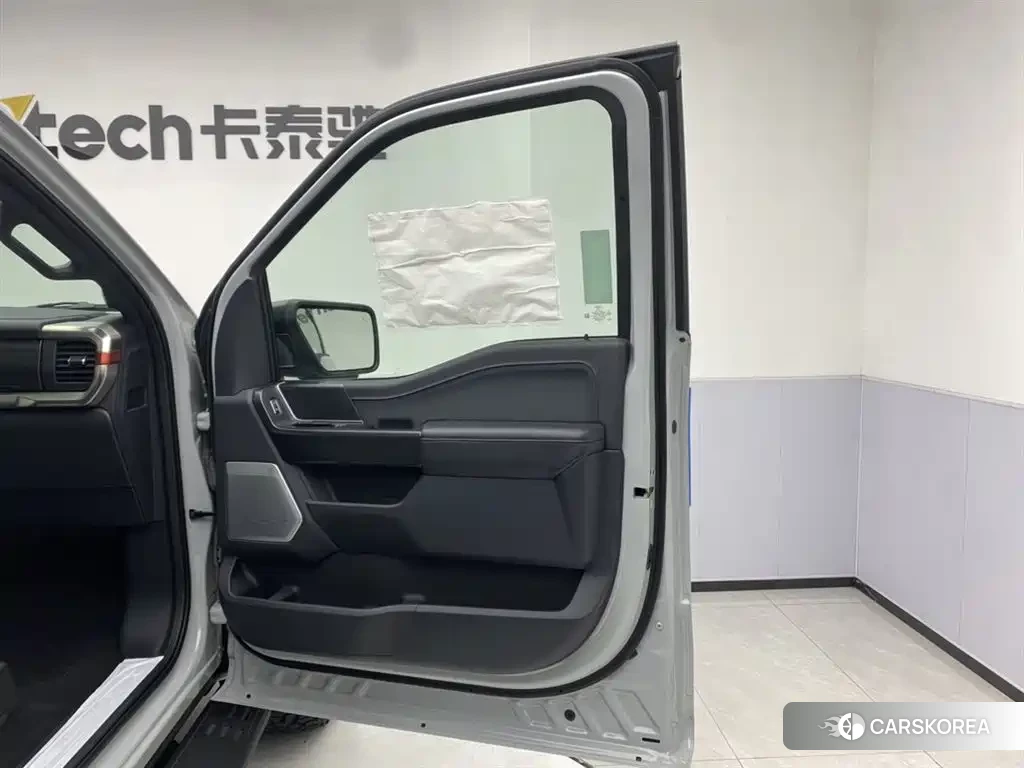 Ford F-150 Raptor 2026 Silver/gray из Китая