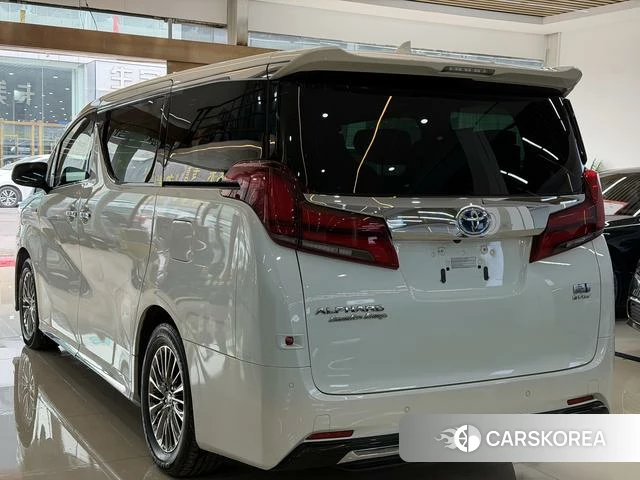 Toyota Elfa 2021 Белый из Китая