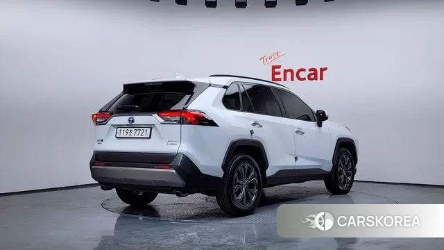 Toyota RAV4 5th Generation 2024 Белый из Кореи