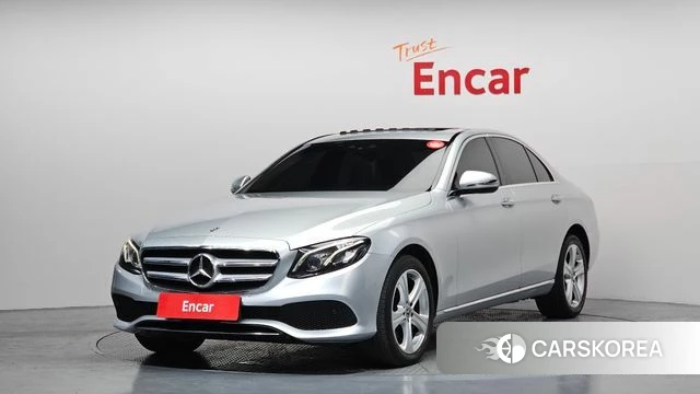 Mercedes-Benz E-Class W213 2018 Серебристо-серый из Кореи