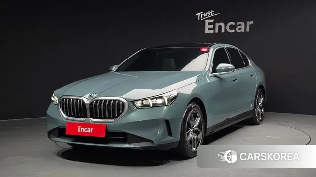 BMW 5 Series (G60) 2025 Небесно-голубой из Кореи