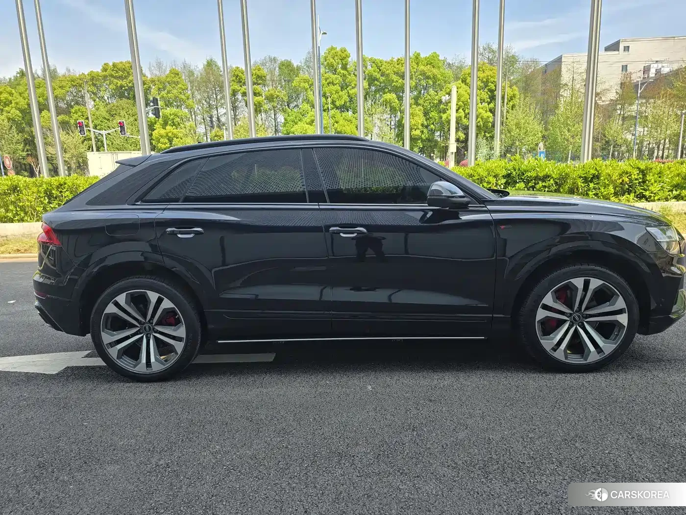 Audi Q8 2021 Черный из Китая