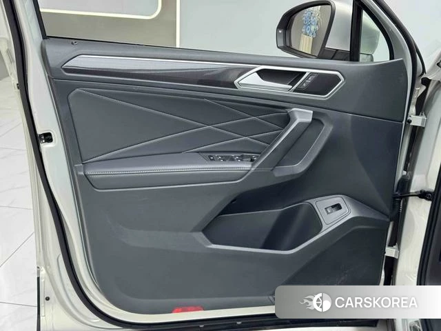 Volkswagen Tiguan L 2022 Серебристо-серый из Китая