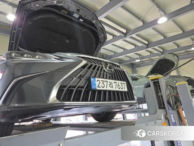 Lexus ES300h 7th generation 2024 Серый из Кореи