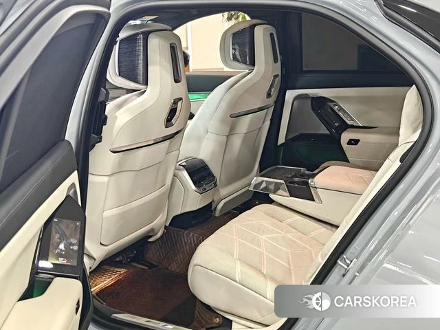 BMW 7 series 2023 Серебристо-серый из Китая