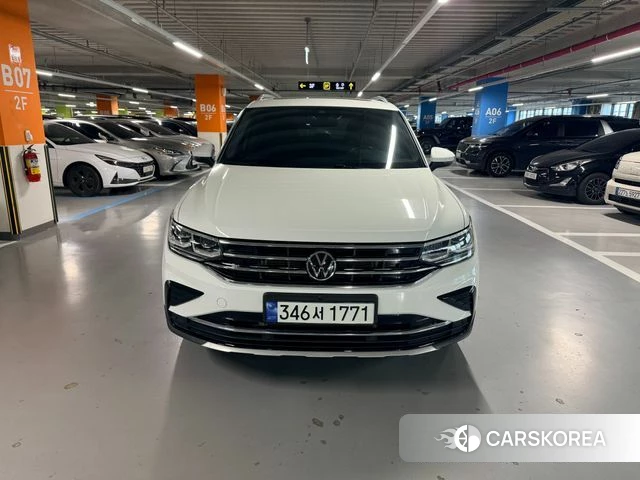 Volkswagen Tiguan second Generation 2022 Белый из Кореи