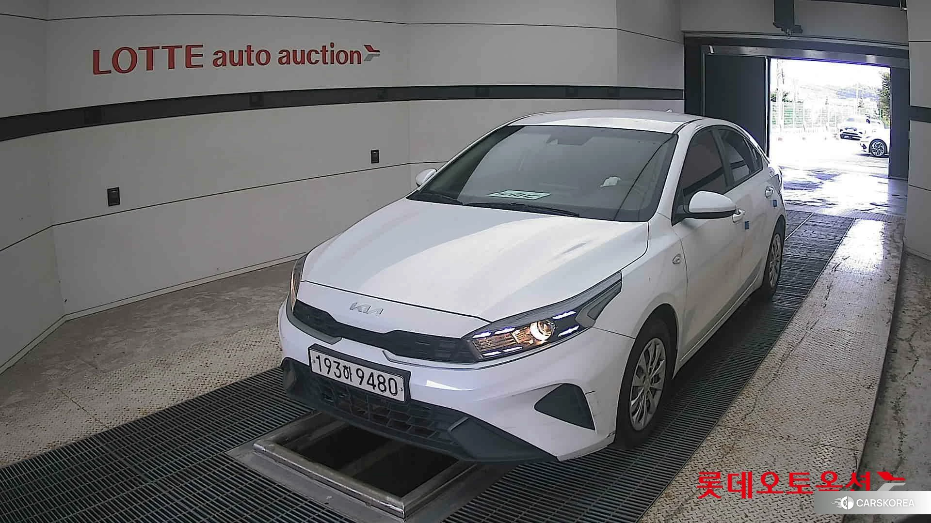 Kia K3 2022 Snow White Pearl из Кореи