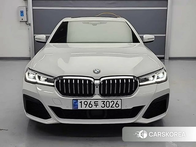 BMW 5 Series (G30) 2023 Белый из Кореи