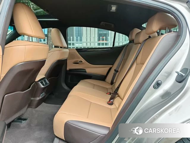 Lexus ES 2021 Серебристо-серый из Китая
