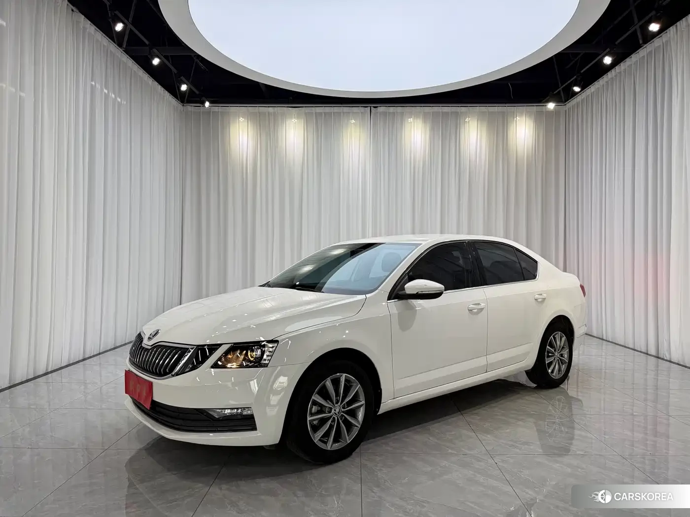Skoda Octavia 2022 Белый из Китая