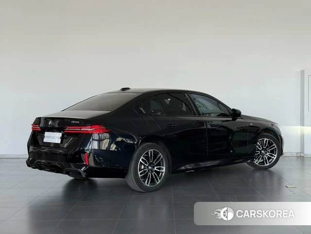 BMW 5 series (imported) 2025 Черный из Китая