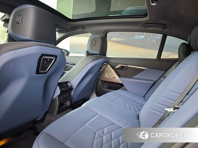 BMW 5 series 2024 Синий из Китая