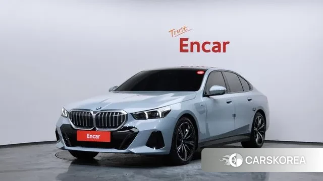 BMW 5 Series (G60) 2025 Цвет галактики из Кореи