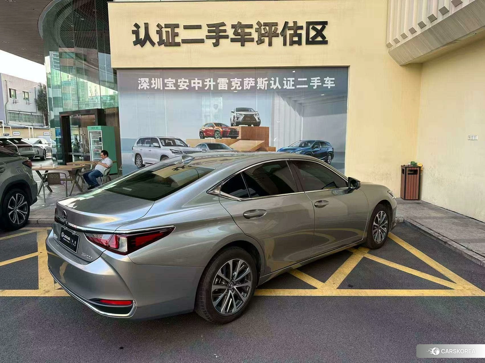 Lexus ES 2022 Серебристо-серый из Китая