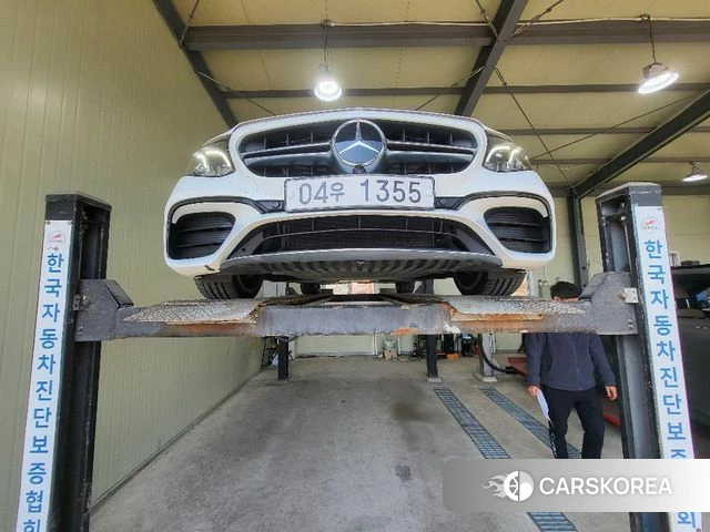 Mercedes-Benz E-Class W213 2018 Белый из Кореи