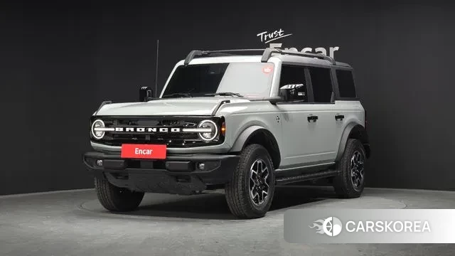 Ford Bronco 6th Generation 2023 Серебристо-серый из Кореи
