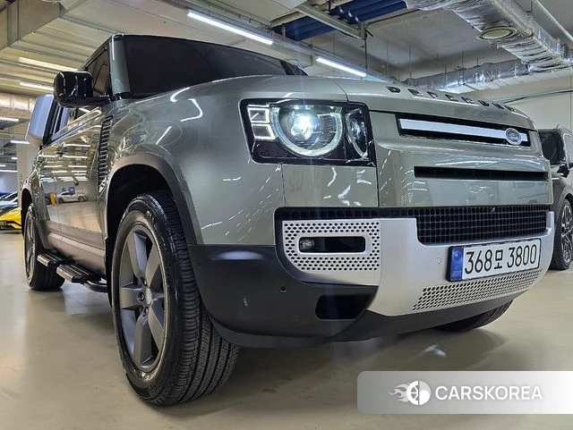 Land Rover Defender (L663) 2023 Светло-зеленый из Кореи