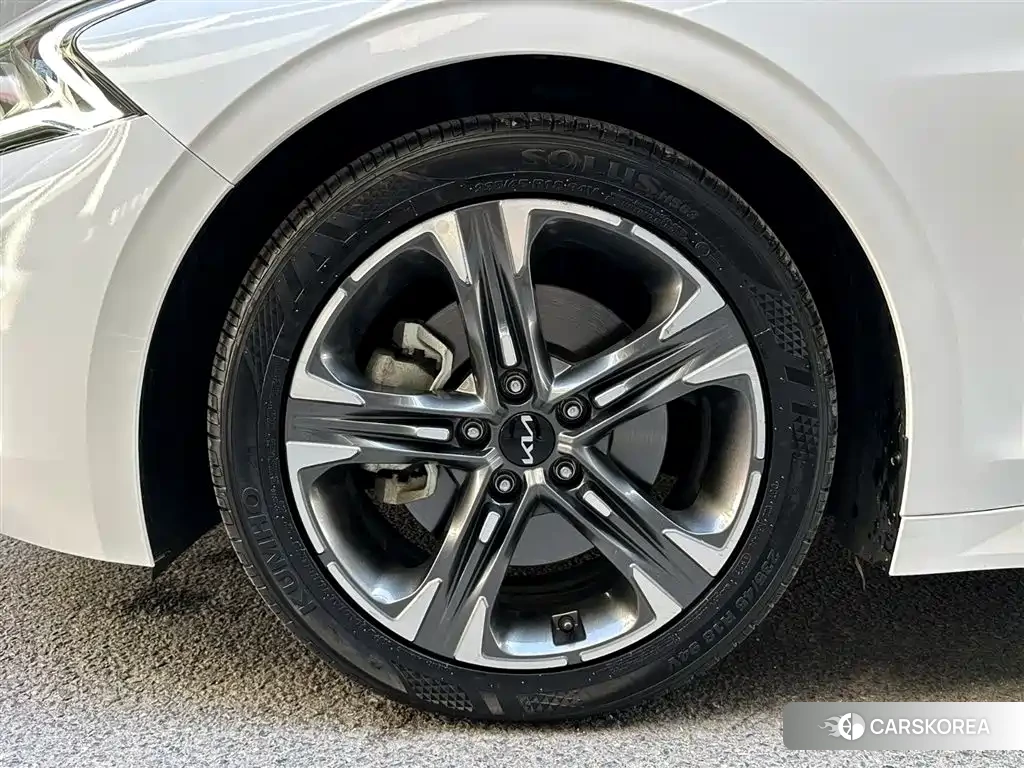 Kia K5 2024 Белый из Китая