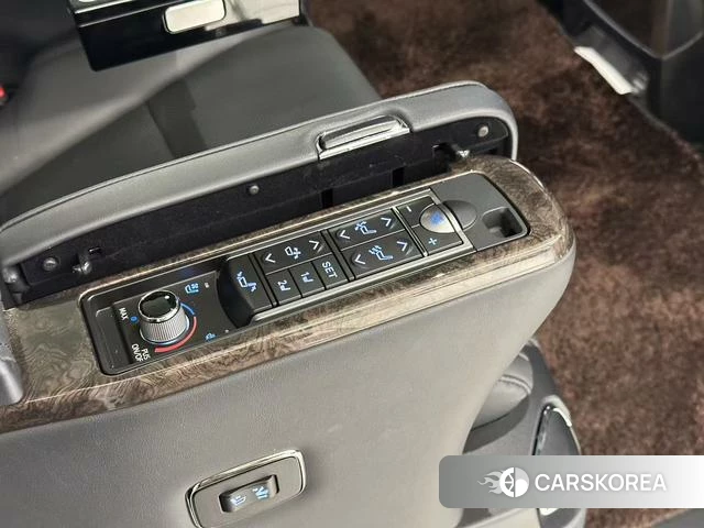 Toyota Elfa 2020 Белый из Китая