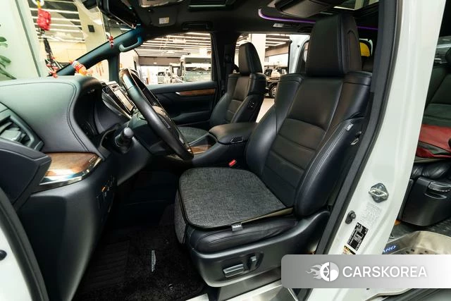 Toyota Elfa 2019 Белый из Китая