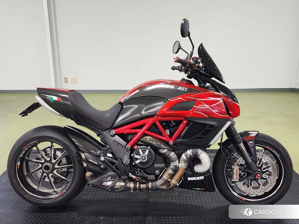 Проданный Ducati DIAVEL CARBON 2011 из Японии, фото 2