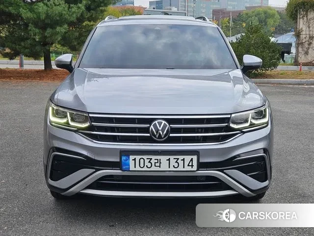Volkswagen Tiguan Allspace 2022 Серебристо-серый из Кореи