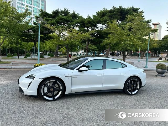 Porsche Taycan 2021 Белый из Кореи