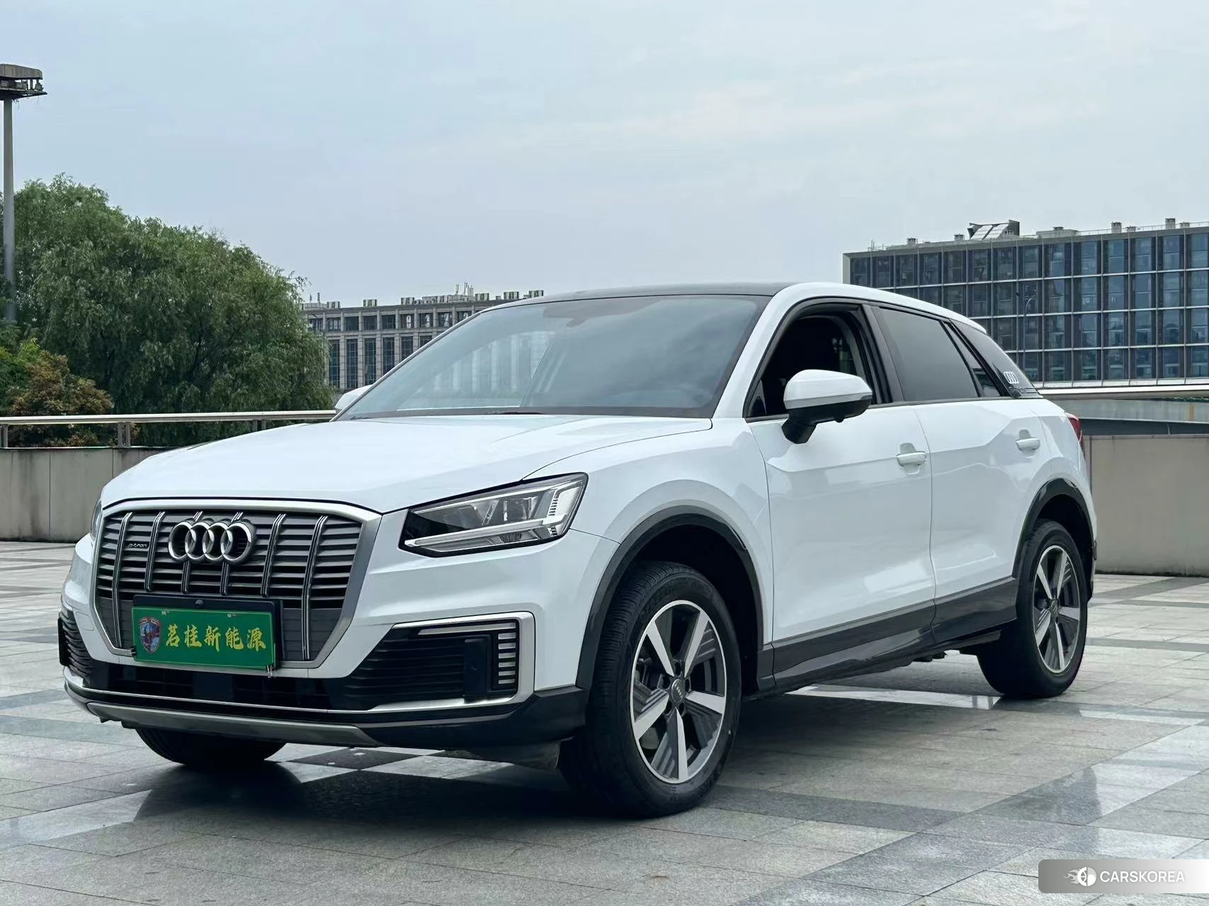 Audi Q2L 2019 Белый из Китая