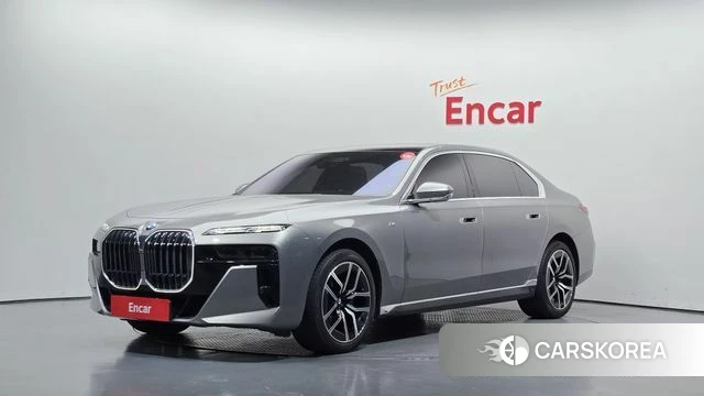 BMW 7 Series (G70) 2024 Серебристо-серый из Кореи