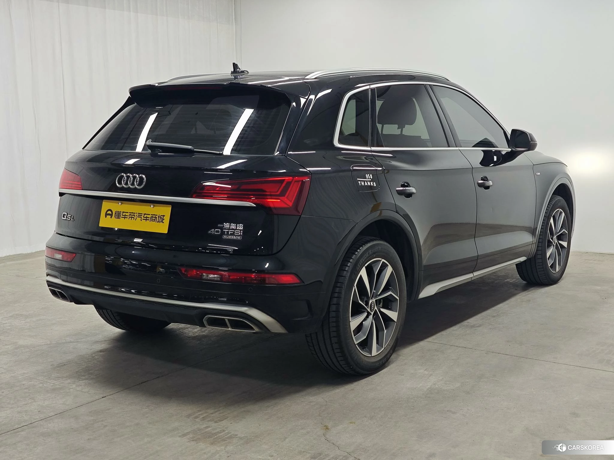 Audi Q5L 2021 Черный из Китая