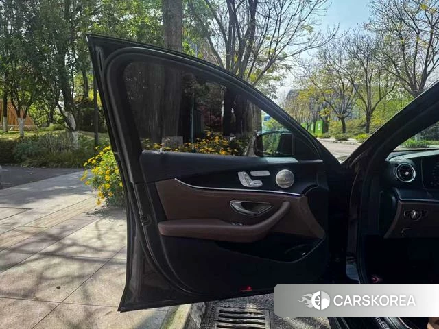 Mercedes-Benz E-class 2023 Черный из Китая