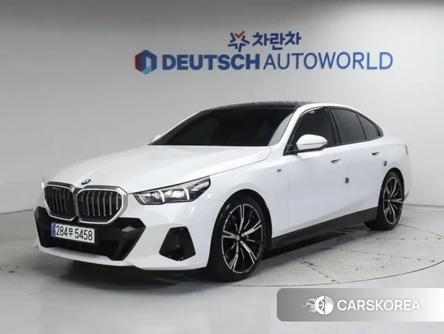 BMW 5 Series (G60) 2023 Белый из Кореи