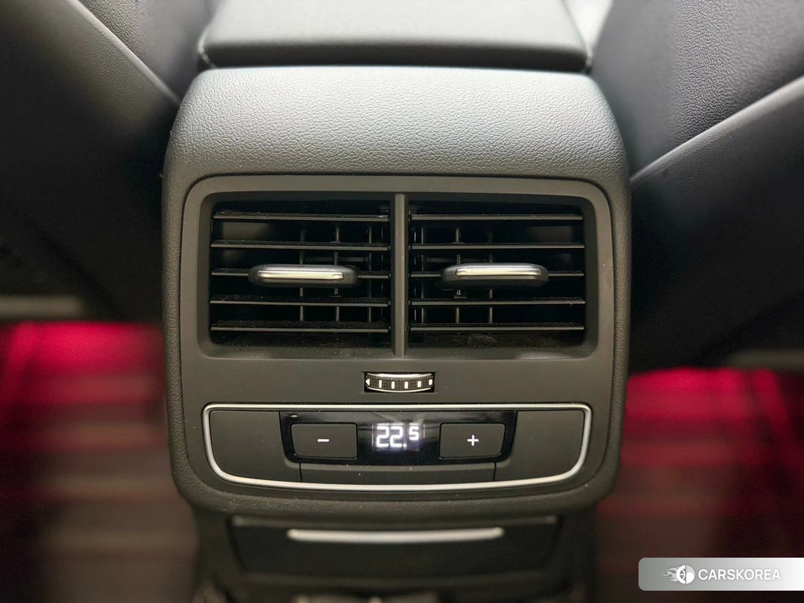 Audi A4L 2021 Белый из Китая