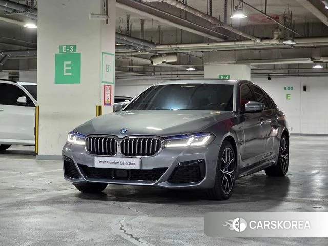 BMW 5 Series (G30) 2023 Светло-серебряный цвет из Кореи
