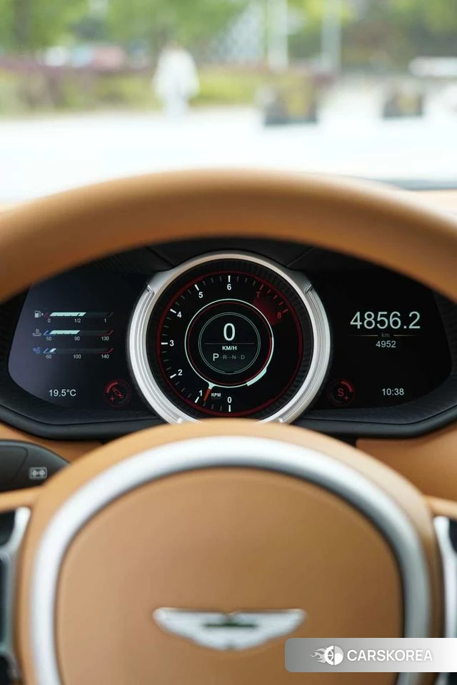 Aston Martin DB11 2025 Шампань из Китая