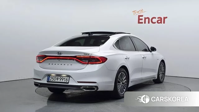 Hyundai Grandeur IG Hybrid 2018 Белый из Кореи