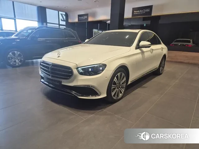 Mercedes-Benz E-Class W213 2022 Белый из Кореи