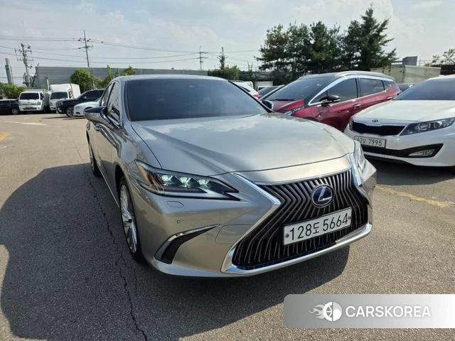 Lexus ES300h 7th generation 2020 Песочный из Кореи