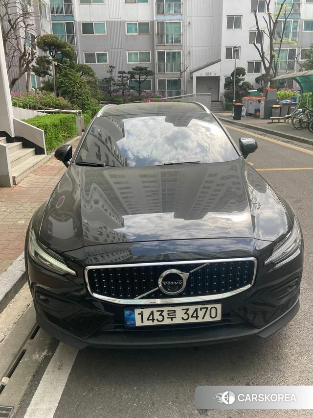 Volvo V60 Cross-Country 2nd Generation 2021 Черный из Кореи