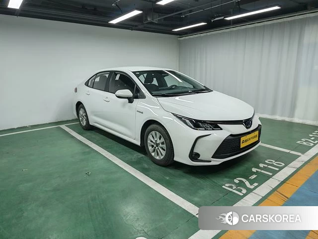 Toyota Corolla 2023 Белый из Китая