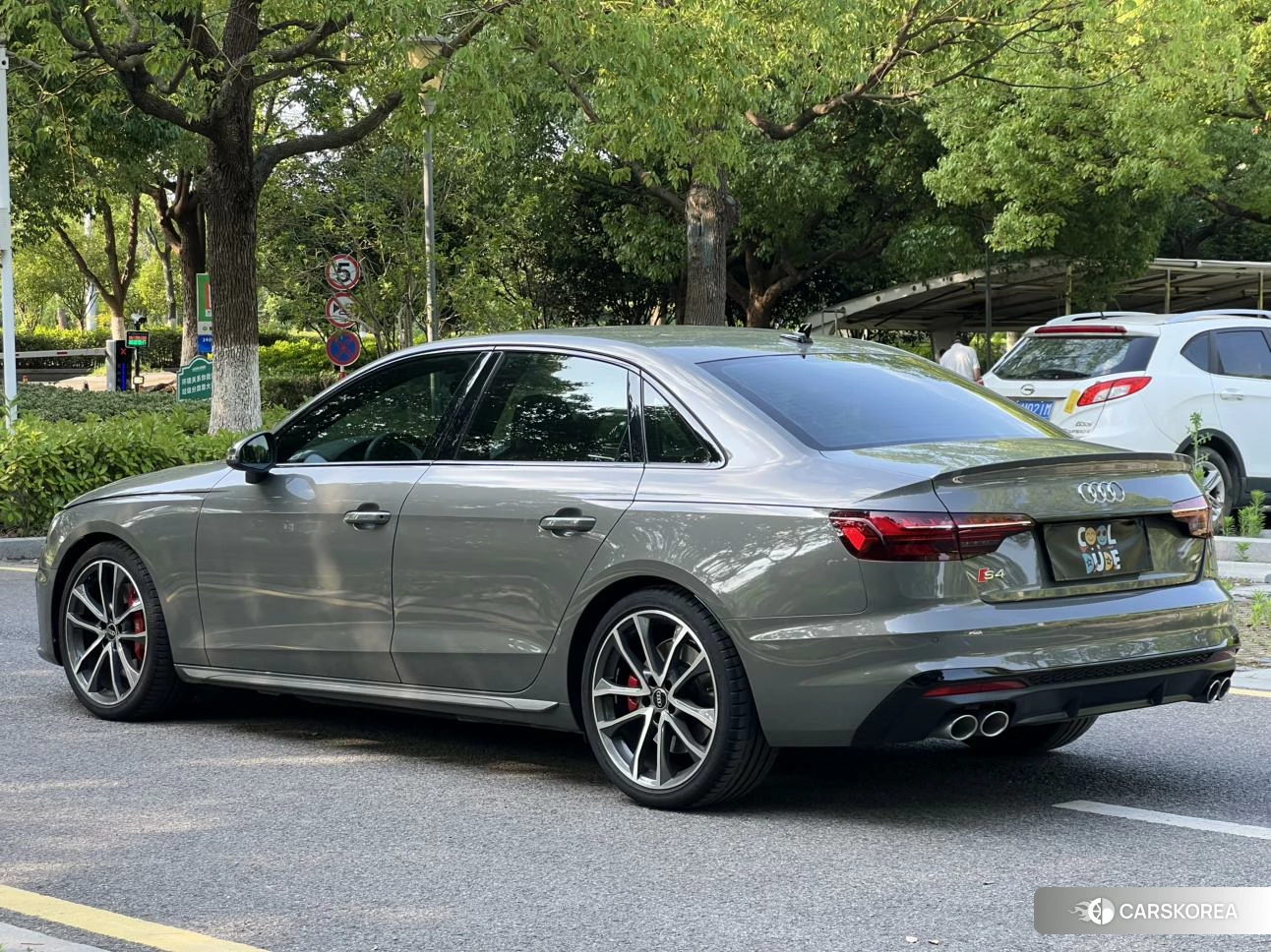 Audi S4 2022 Серебристо-серый из Китая