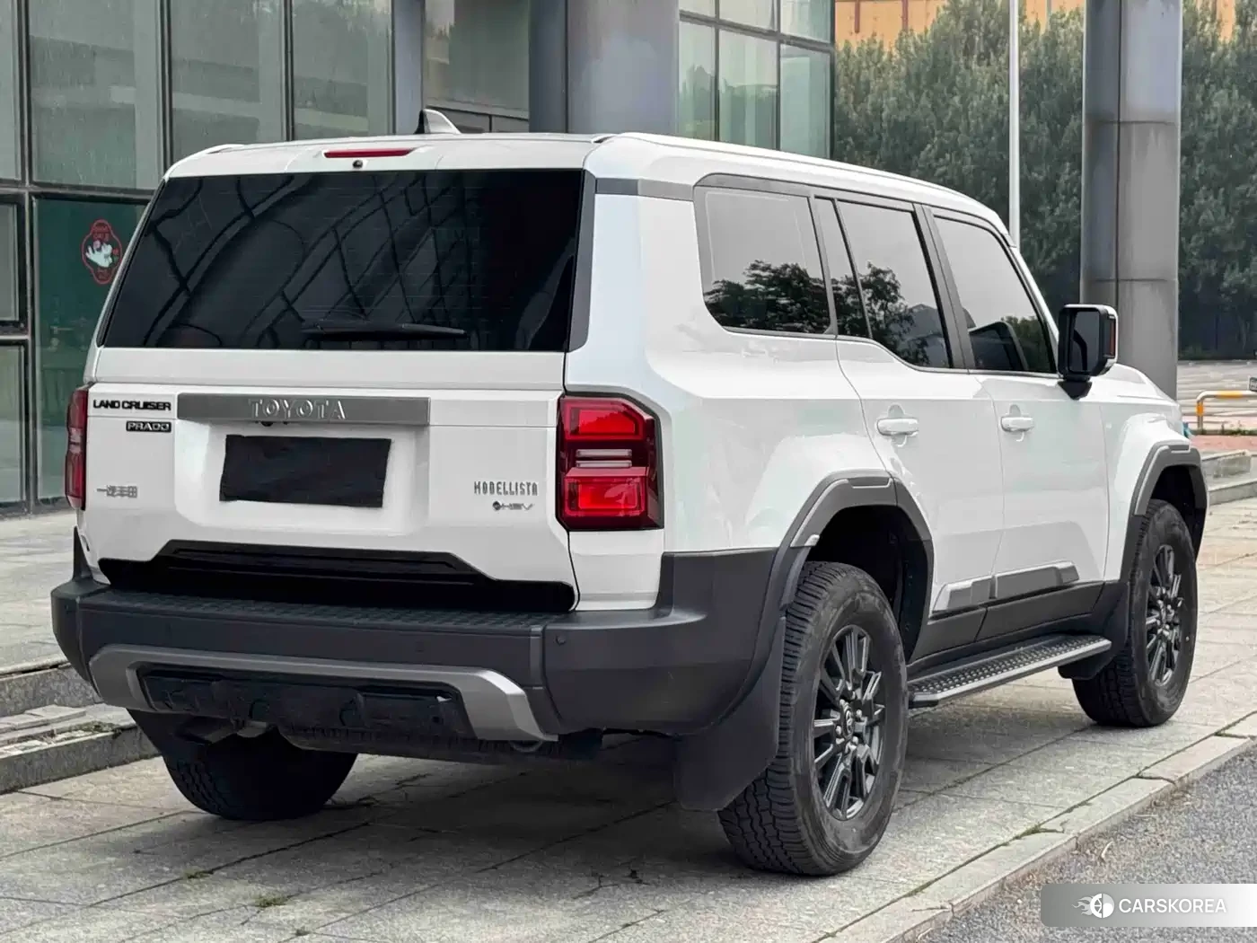 Toyota Land Cruiser 2024 Белый из Китая