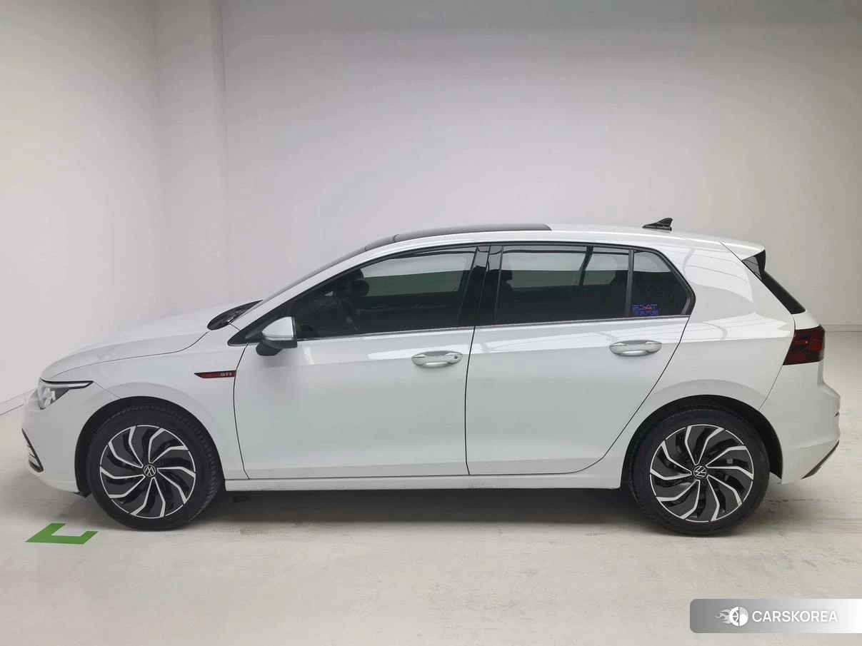 Volkswagen Golf 2023 Белый из Китая