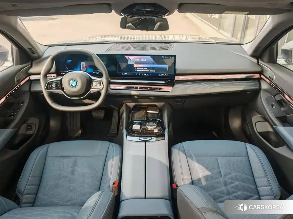 BMW i5 2025 Silver/gray из Китая