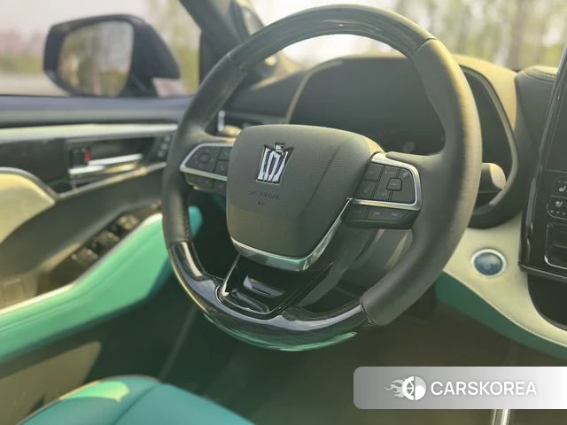 Toyota Crown Lufang 2023 Черный из Китая