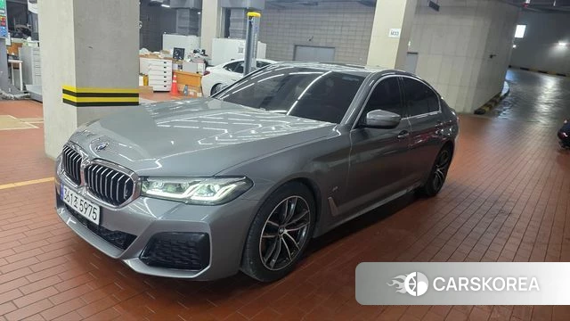 BMW 5 Series (G30) 2023 Серебристо-серый из Кореи
