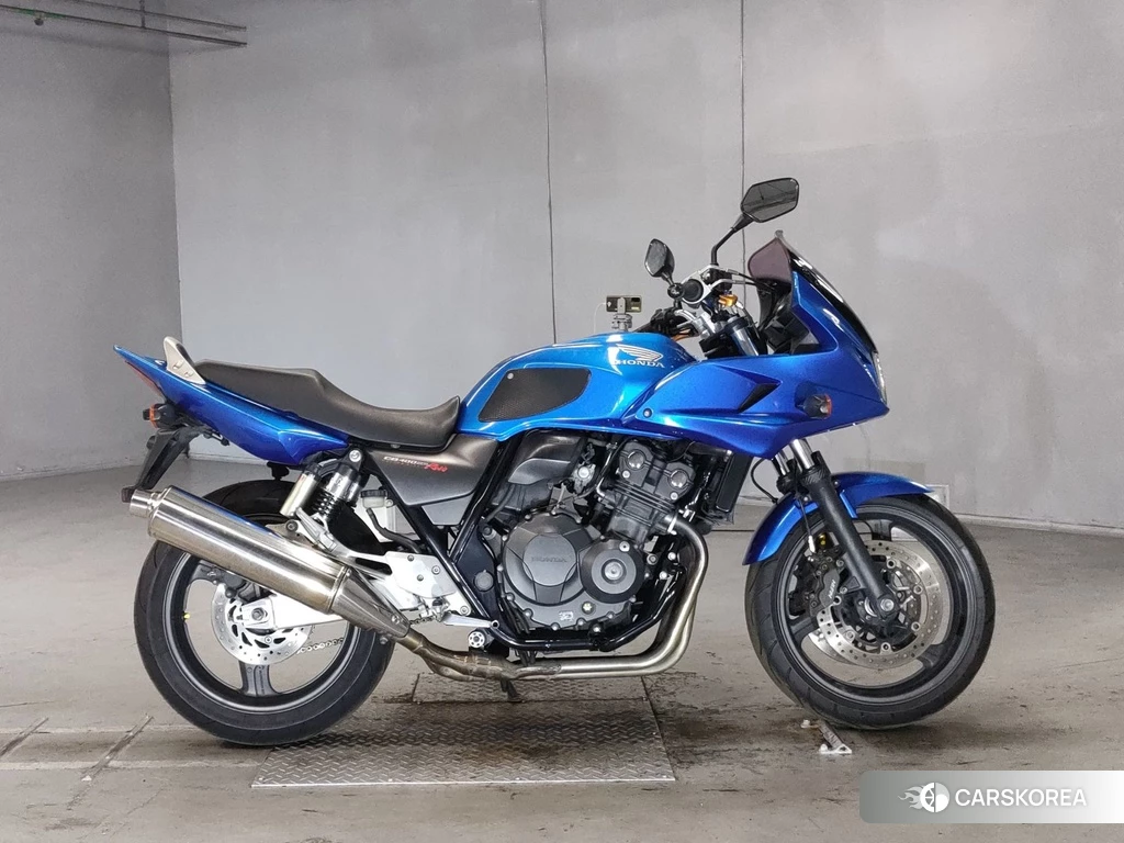 Проданный Honda CB400SF BOLDOR 2010 из Японии, фото 2