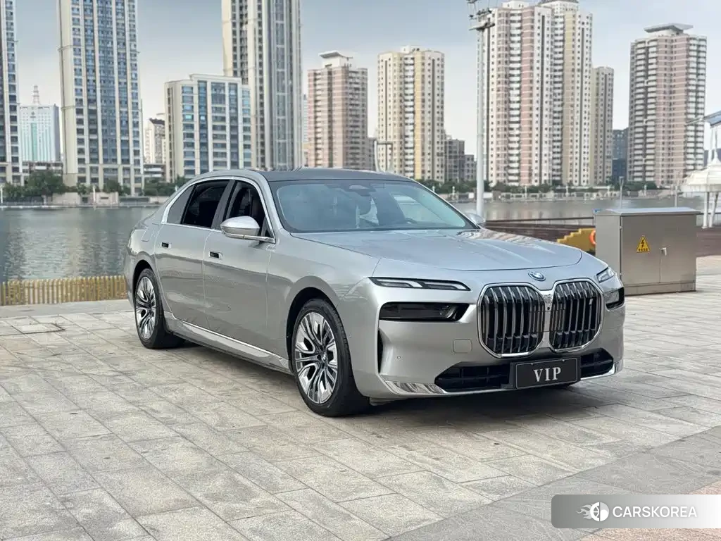 BMW i7 2023 Silver/gray из Китая