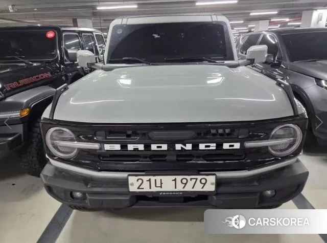 Ford Bronco 6th Generation 2024 Серебристо-серый из Кореи